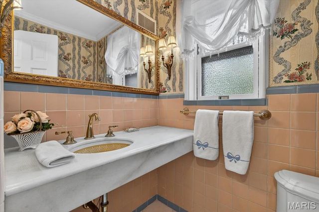 195 Austin Place, St Louis, MO 63122