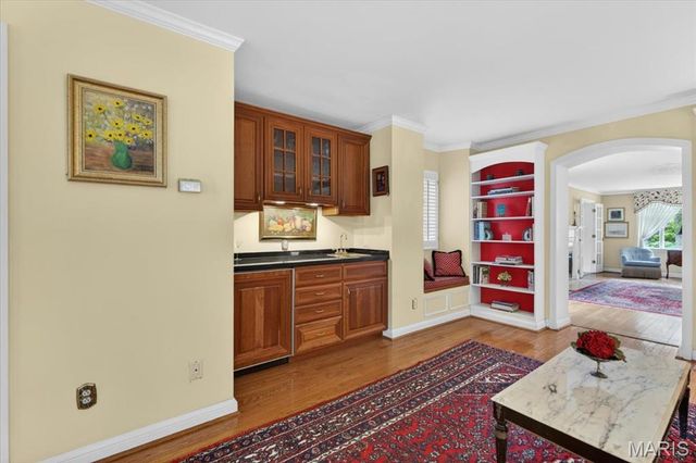 195 Austin Place, St Louis, MO 63122