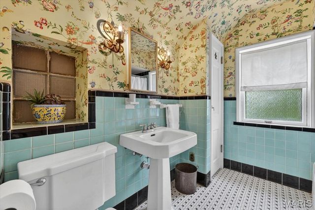 195 Austin Place, St Louis, MO 63122