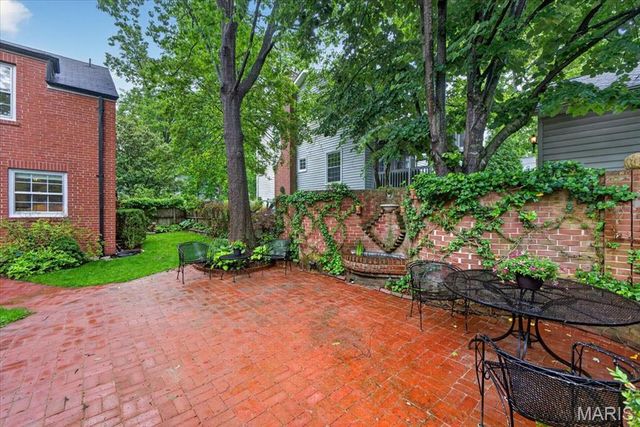 195 Austin Place, St Louis, MO 63122