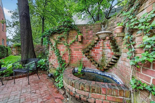 195 Austin Place, St Louis, MO 63122