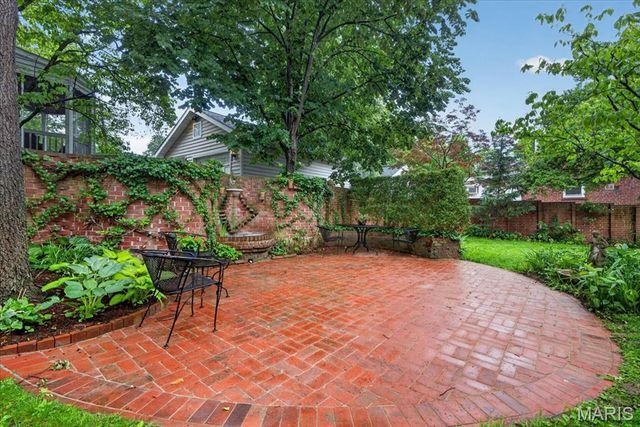 195 Austin Place, St Louis, MO 63122