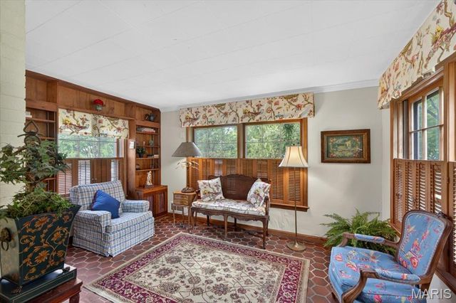 195 Austin Place, St Louis, MO 63122