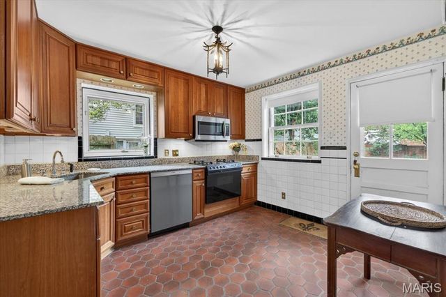 195 Austin Place, St Louis, MO 63122