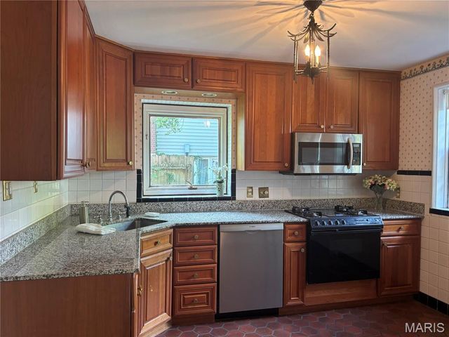195 Austin Place, St Louis, MO 63122