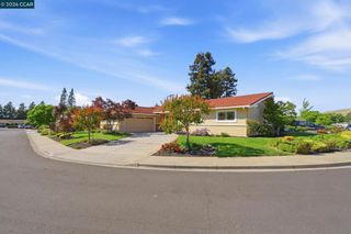 1525 American Beauty Dr, Concord, CA 94521