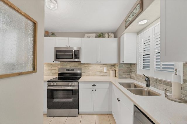 116 VISTA HERMOSA CIRCLE 108C, Sarasota, FL 34242