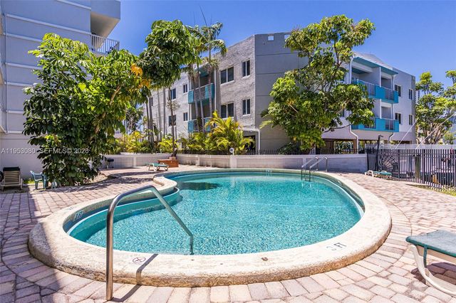 3527 NE 168th St 309, North Miami Beach, FL 33160