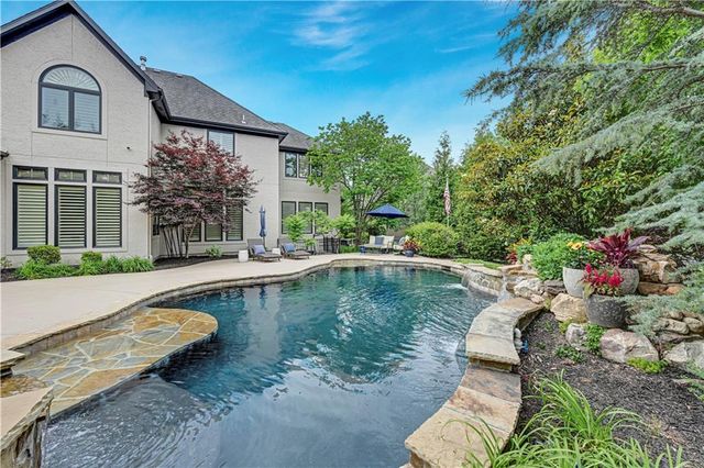 11204 W 165TH Street, Overland Park, KS 66062