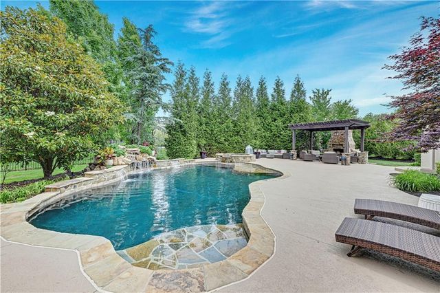 11204 W 165TH Street, Overland Park, KS 66062