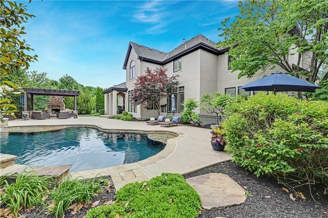 11204 W 165TH Street, Overland Park, KS 66062