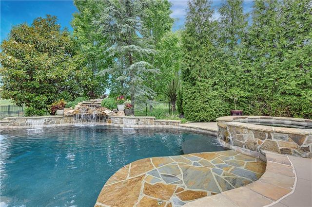 11204 W 165TH Street, Overland Park, KS 66062