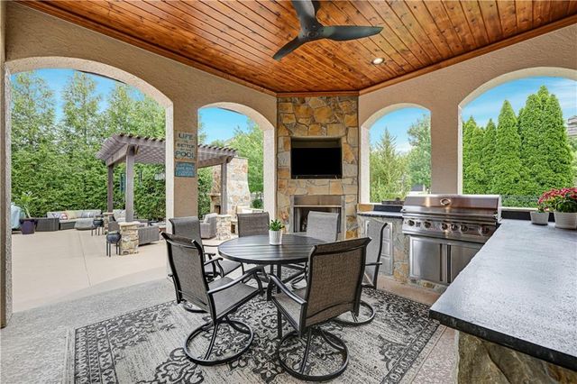 11204 W 165TH Street, Overland Park, KS 66062