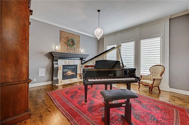 11204 W 165TH Street, Overland Park, KS 66062