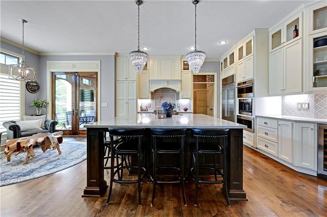 11204 W 165TH Street, Overland Park, KS 66062