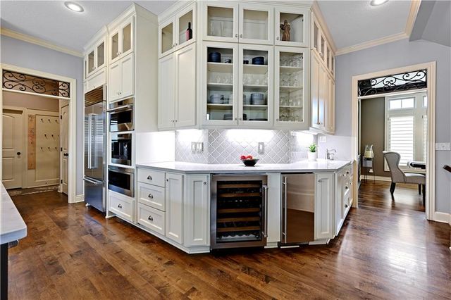 11204 W 165TH Street, Overland Park, KS 66062