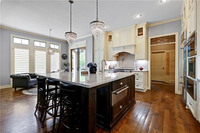 11204 W 165TH Street, Overland Park, KS 66062
