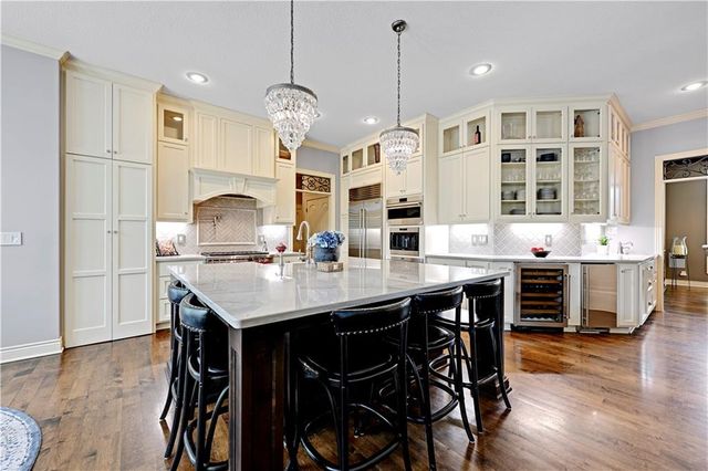 11204 W 165TH Street, Overland Park, KS 66062