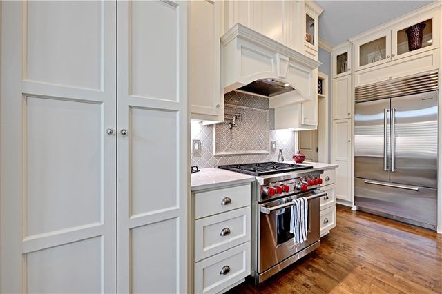 11204 W 165TH Street, Overland Park, KS 66062