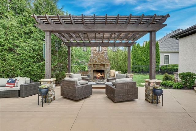 11204 W 165TH Street, Overland Park, KS 66062