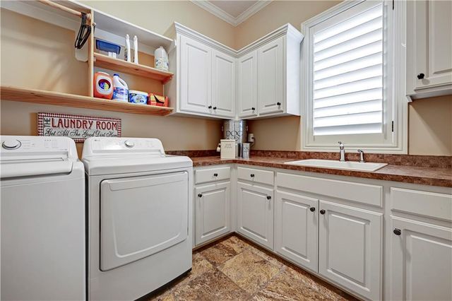 11204 W 165TH Street, Overland Park, KS 66062