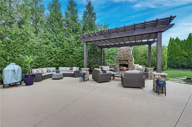 11204 W 165TH Street, Overland Park, KS 66062
