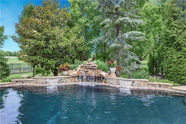 11204 W 165TH Street, Overland Park, KS 66062