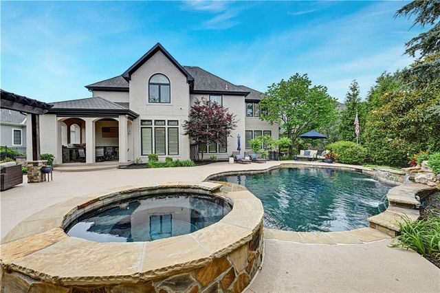 11204 W 165TH Street, Overland Park, KS 66062
