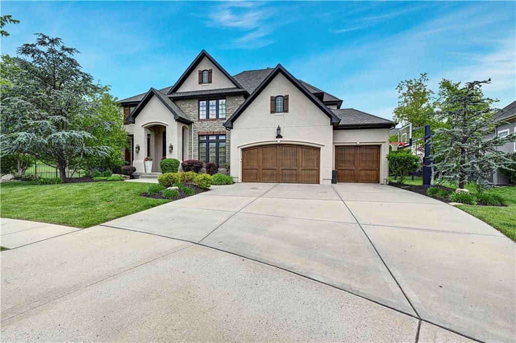 11204 W 165TH Street, Overland Park, KS 66062