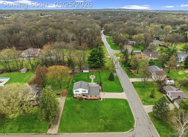 3799 Capitol Way, Highland Charter Township, MI 48356