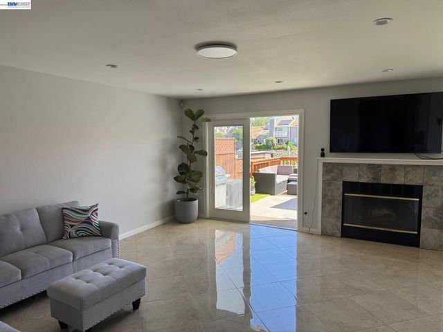316 HERON DR., Pittsburg, CA 94561