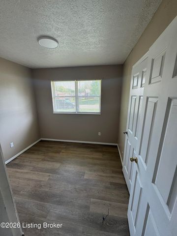 9622 Britannia Ct, Louisville, KY 40272