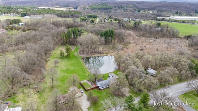 846 Lincoln Lake Avenue SE, Lowell, MI 49331