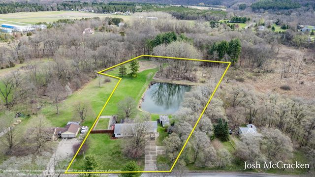 846 Lincoln Lake Avenue SE, Lowell, MI 49331