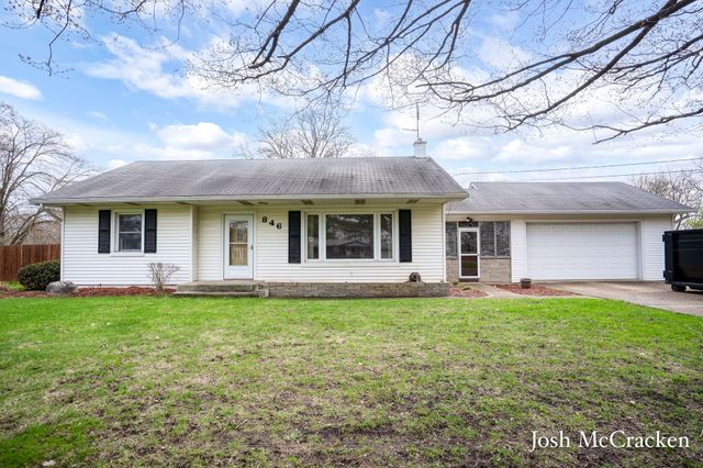 846 Lincoln Lake Avenue SE, Lowell, MI 49331
