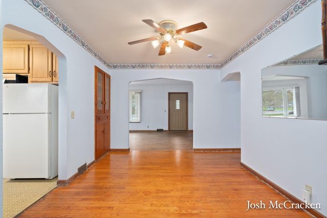 846 Lincoln Lake Avenue SE, Lowell, MI 49331