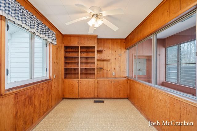 846 Lincoln Lake Avenue SE, Lowell, MI 49331