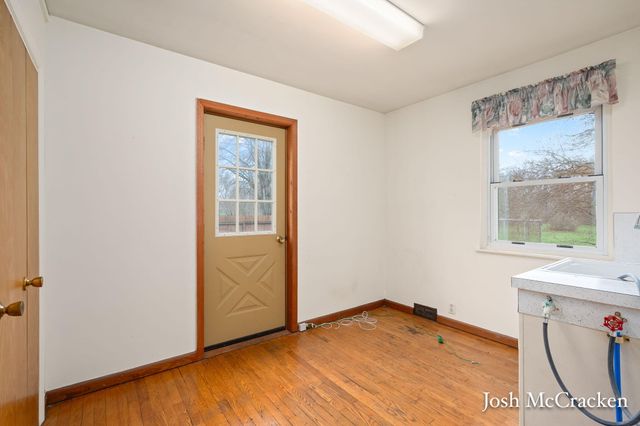 846 Lincoln Lake Avenue SE, Lowell, MI 49331