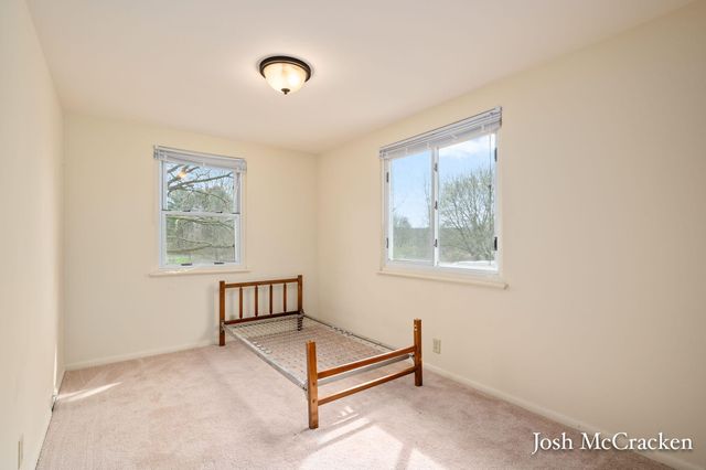 846 Lincoln Lake Avenue SE, Lowell, MI 49331