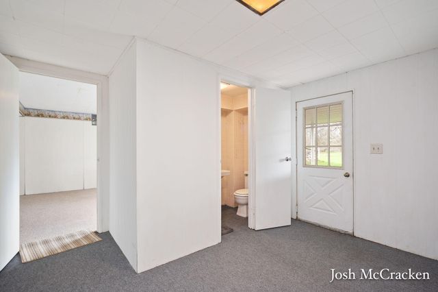 846 Lincoln Lake Avenue SE, Lowell, MI 49331