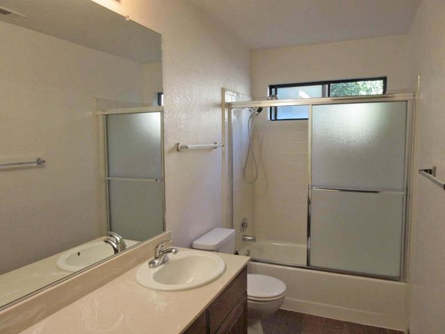 1919 Amberwood Ct, Stockton, CA 95207