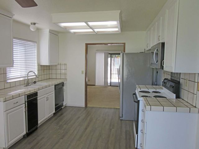 1919 Amberwood Ct, Stockton, CA 95207