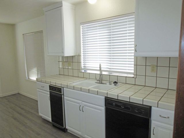 1919 Amberwood Ct, Stockton, CA 95207