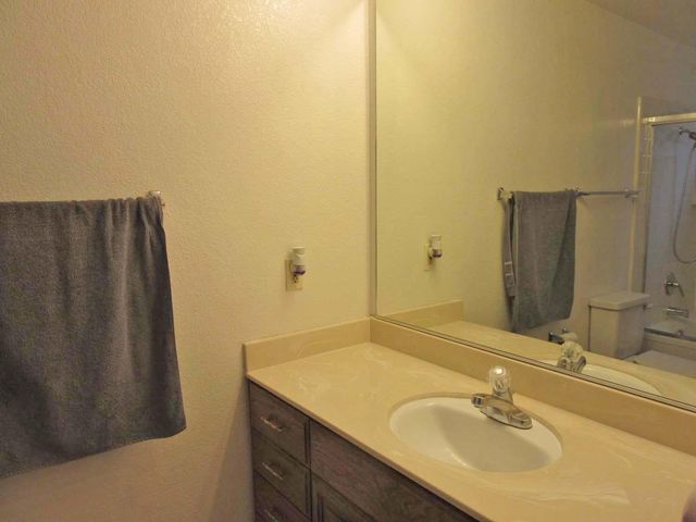 1919 Amberwood Ct, Stockton, CA 95207