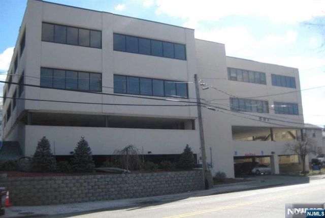 669 Broad Avenue 203, Ridgefield, NJ 07657