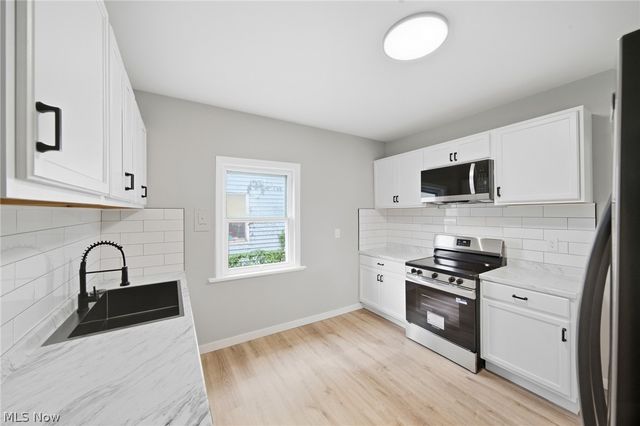 4256 W 22nd Street, Cleveland, OH 44109