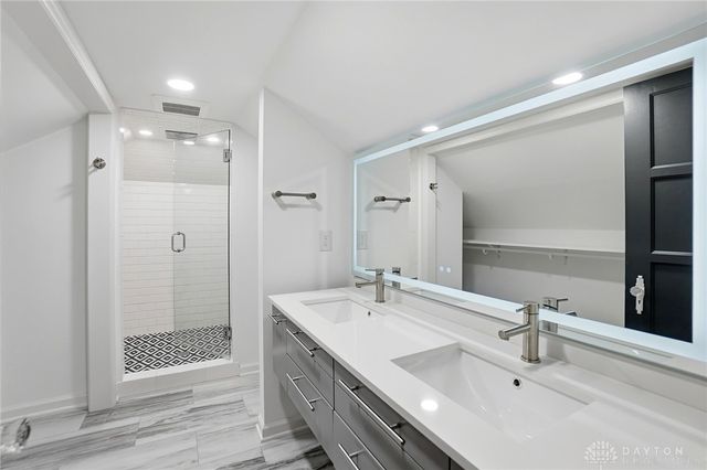 235 Claranna Avenue, Oakwood, OH 45419