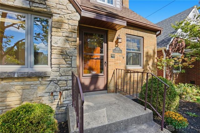 235 Claranna Avenue, Oakwood, OH 45419