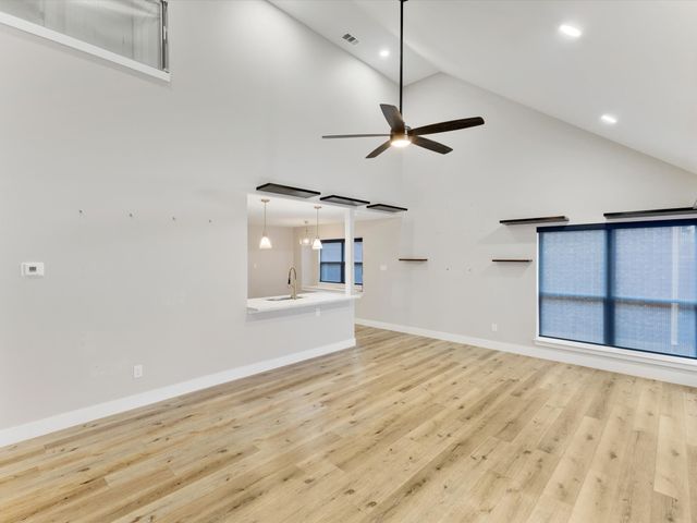 2911 Creekside Court, Carrollton, TX 75007