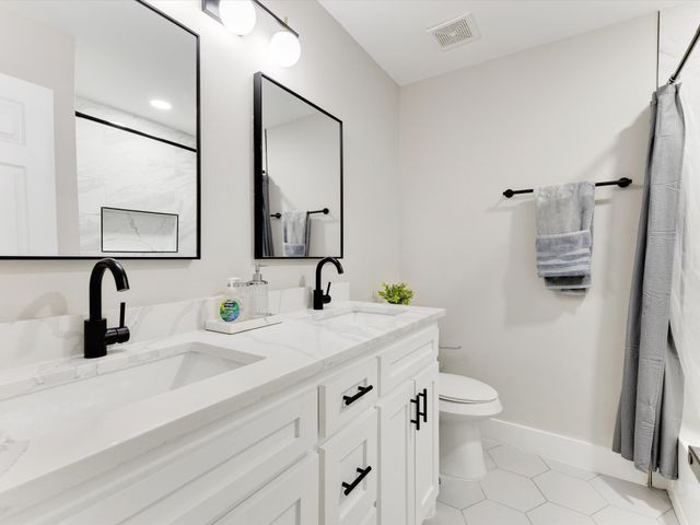 2911 Creekside Court, Carrollton, TX 75007